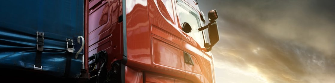 Camion rouge dans la rue