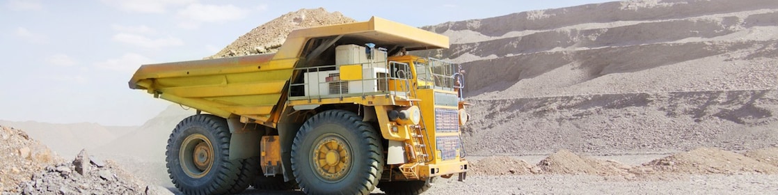 Een grote kiepwagen in de mijnbouw