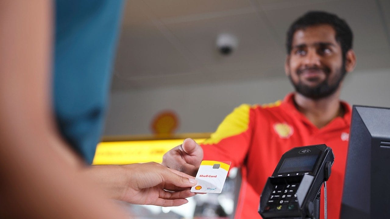 man inserting euroshell card into the card machine slot
