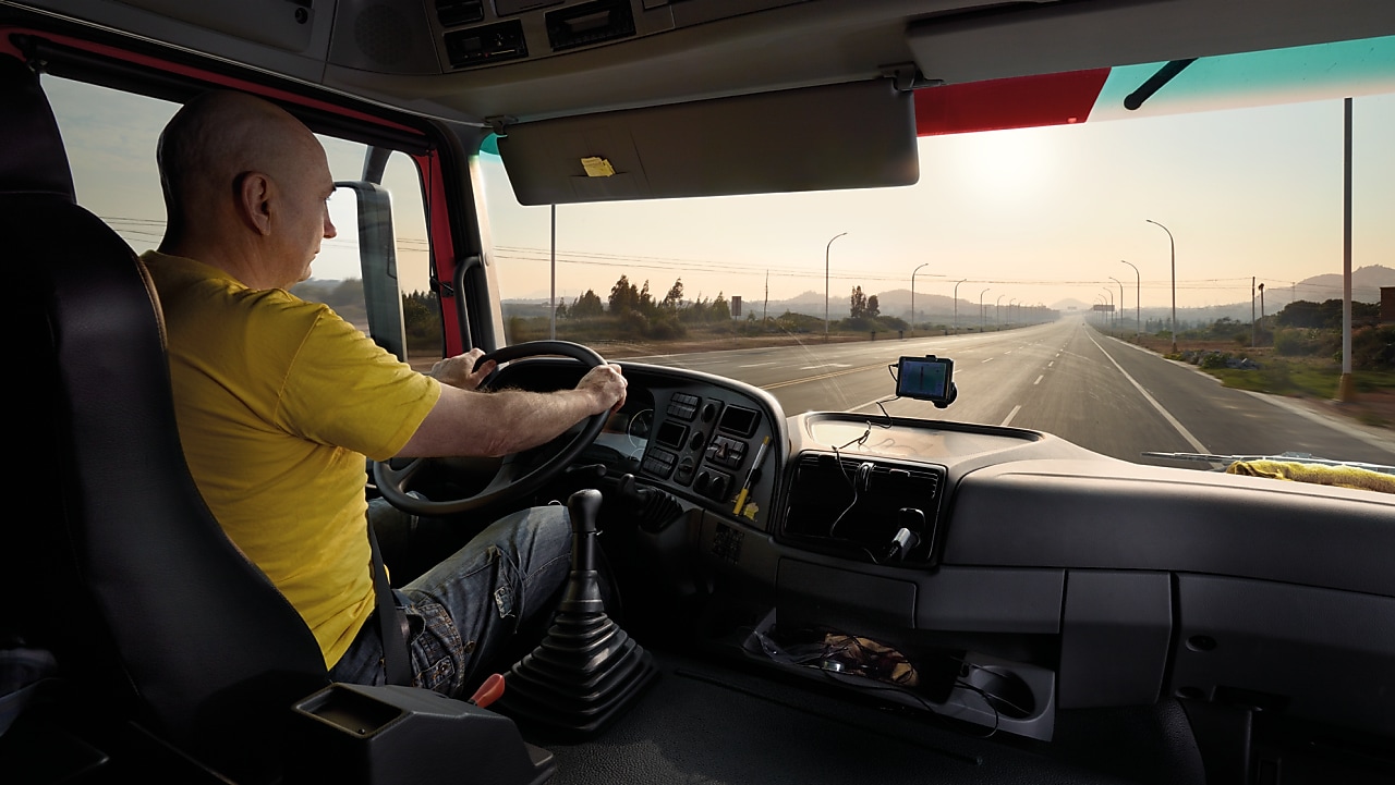 man inserting euroshell card into the card machine slot