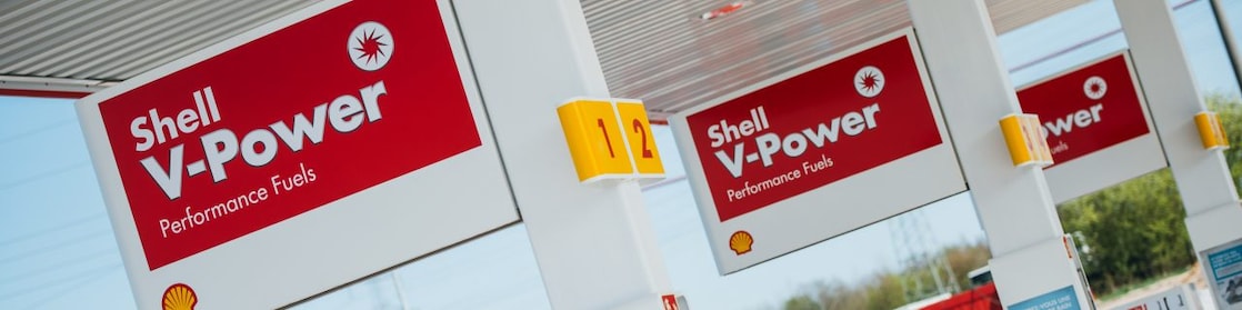 Shell station met Shell V-Power borden
