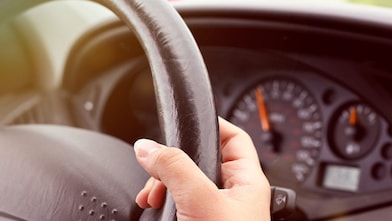 Une main sur un volant