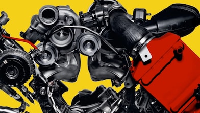 Image d'un moteur de voiture sur fond jaune