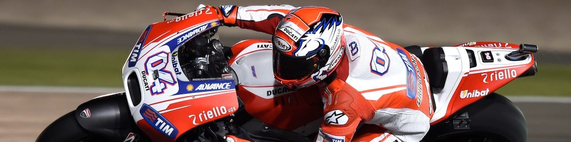 Un pilote Ducati conduisant une moto