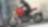 Un homme sur une moto utilisant l'huile moteur de qualité supérieure pour motos
