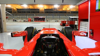 F1 de la Scuderia Ferrari dans un garage