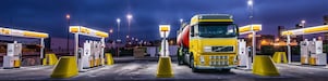 Shell station in België bij avond
