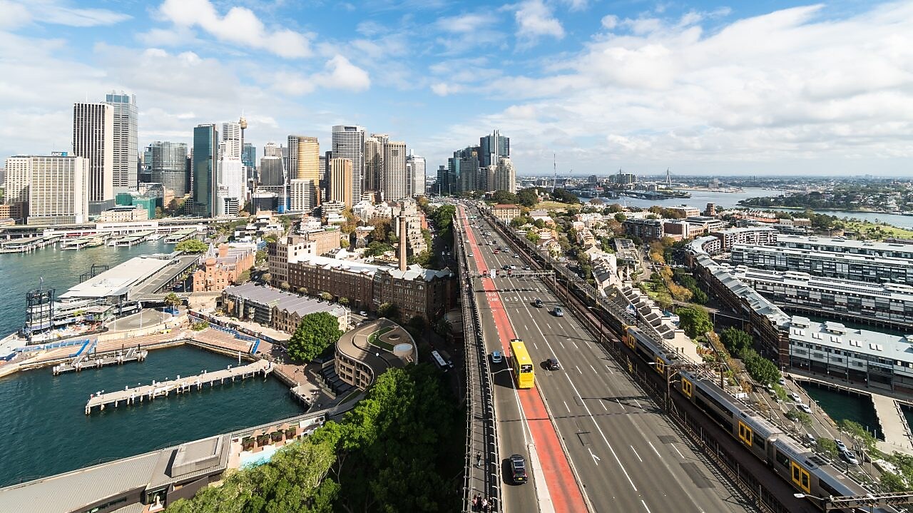 Trafic routier circulant sur route