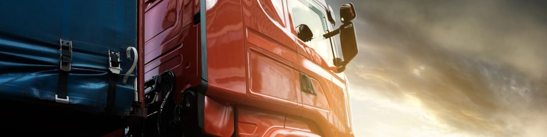 Camion rouge dans la rue