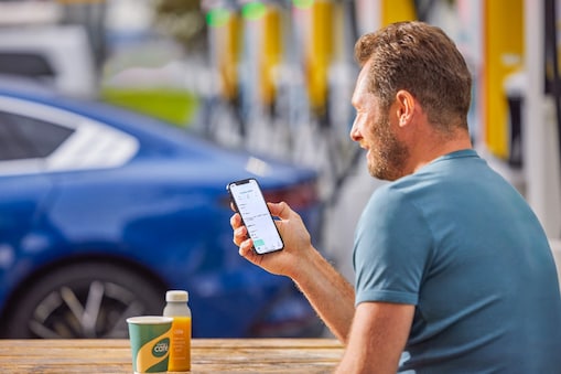 Man Using Shell Rechange app