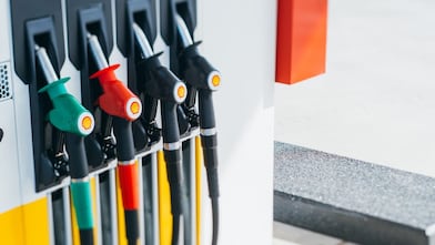 Shell pomp met slangen en nozzles
