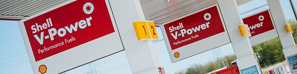 Shell station met Shell V-Power borden