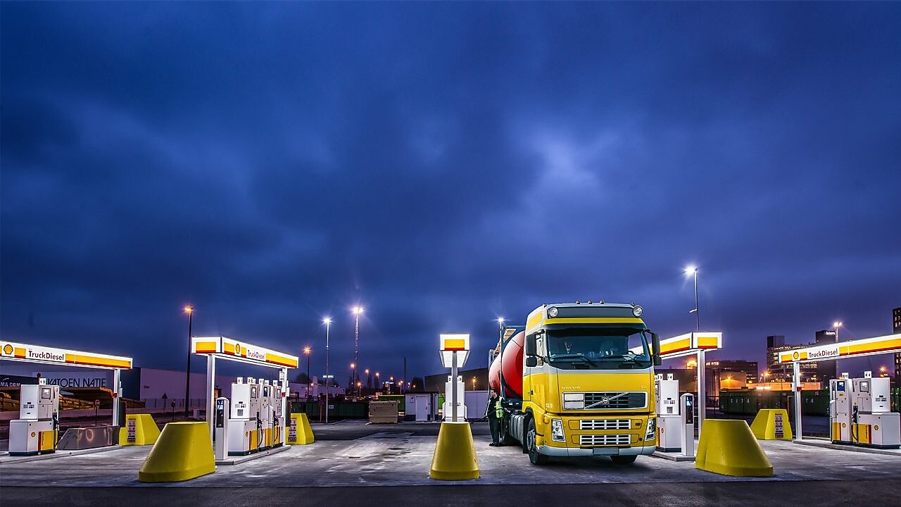 truck-at-shell-station
