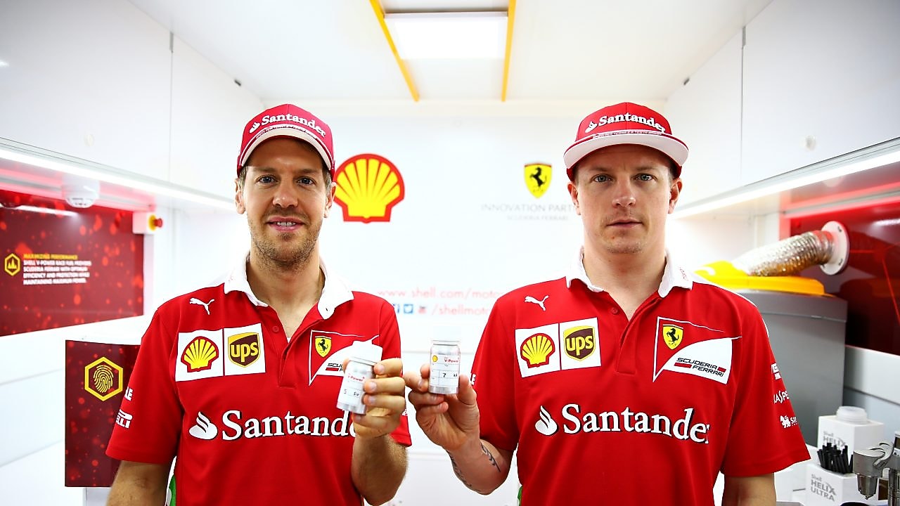 Sebastian Vettel en Kimi Raikkonen promoten shell v-power