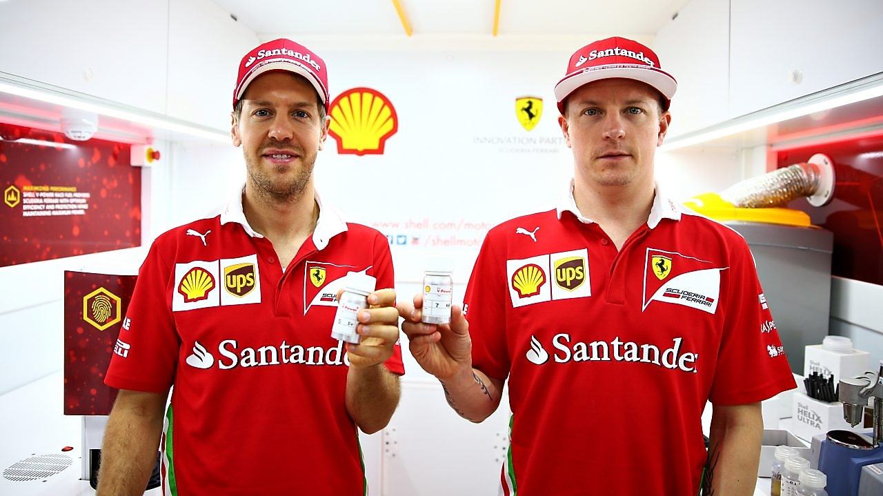 Sebastian Vettel en Kimi Raikkonen promoten shell v-power